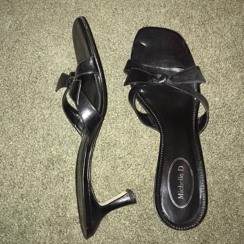Bow embellished sandals